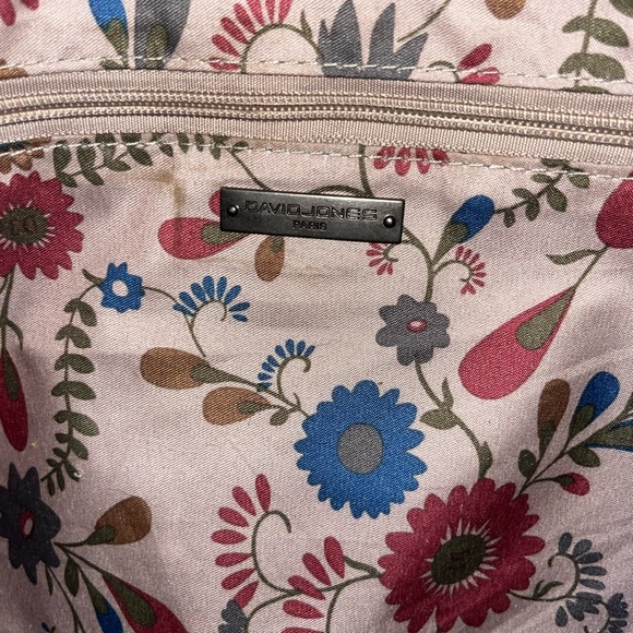 👜 Tote - David Jones Vegan Leather & Suede – Stylish Inside & Out! - Picture 6 of 12